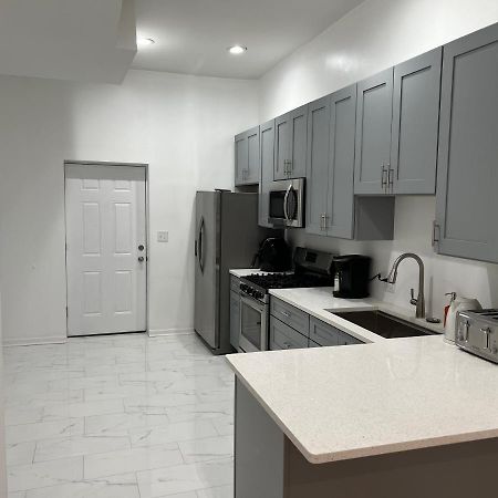 Adorable 2 Bedroom Apartment With Free Street Parking Chicago Exterior foto